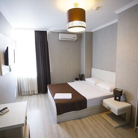 Batus Hotel Batoemi Buitenkant foto