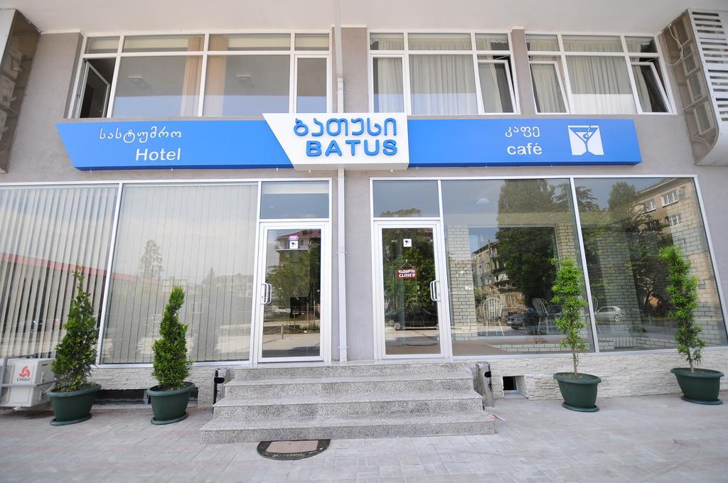 Batus Hotel Batoemi Buitenkant foto