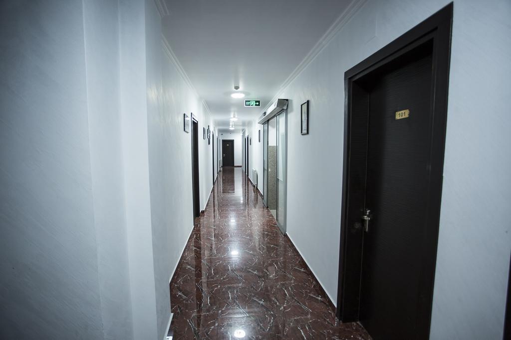 Batus Hotel Batoemi Buitenkant foto