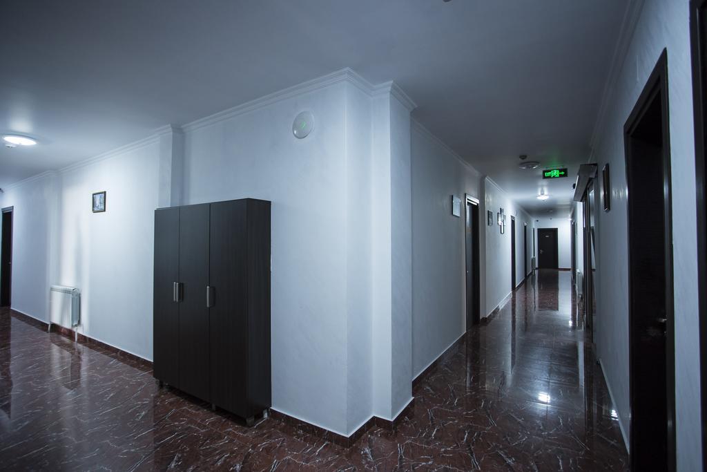 Batus Hotel Batoemi Buitenkant foto