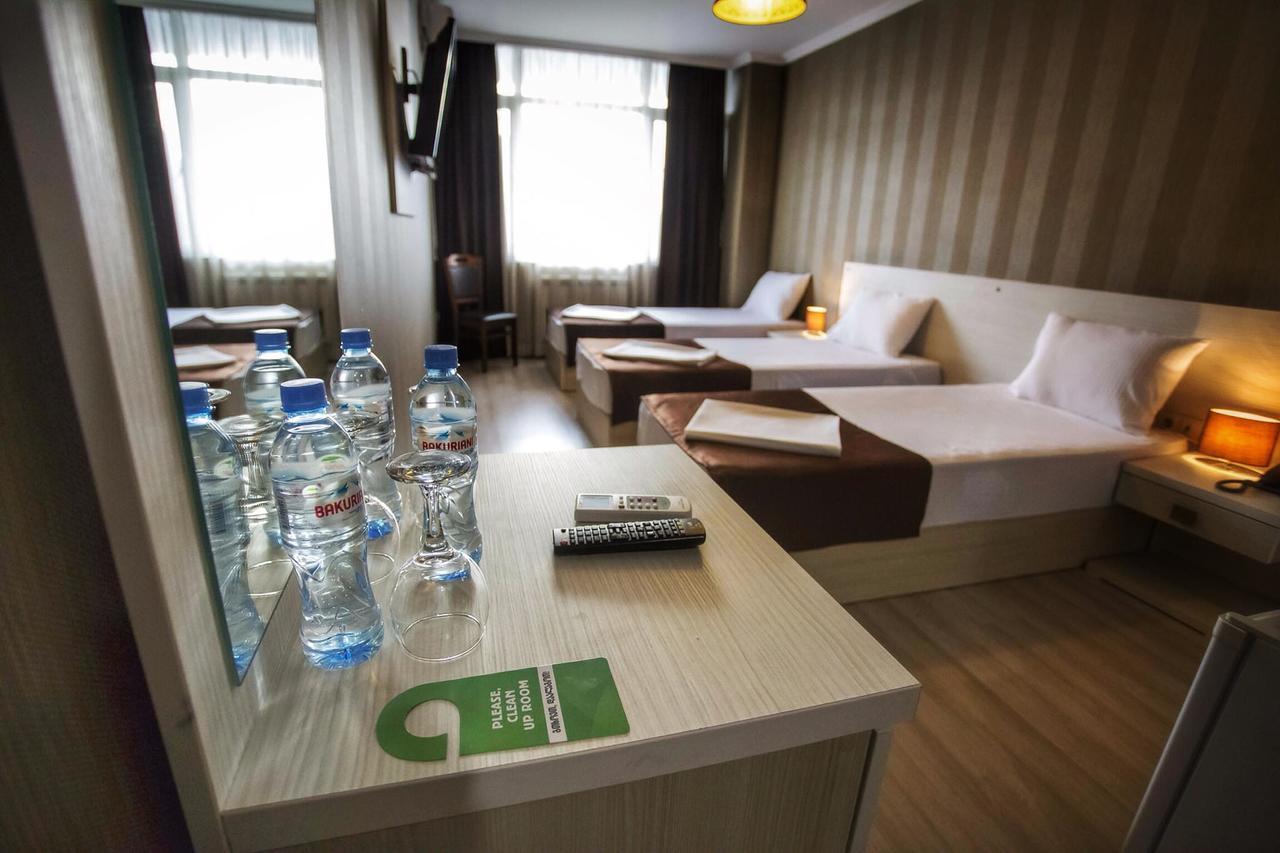 Batus Hotel Batoemi Buitenkant foto