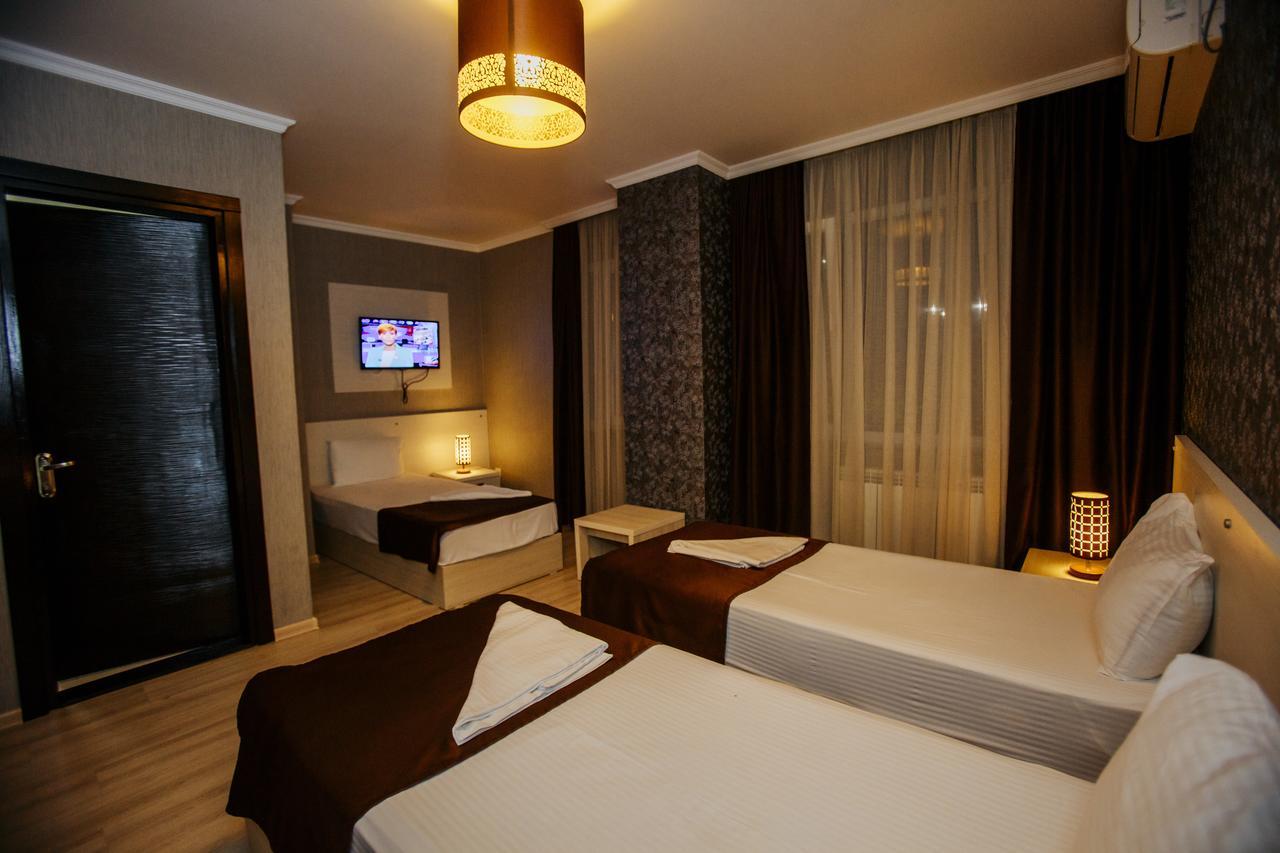 Batus Hotel Batoemi Buitenkant foto