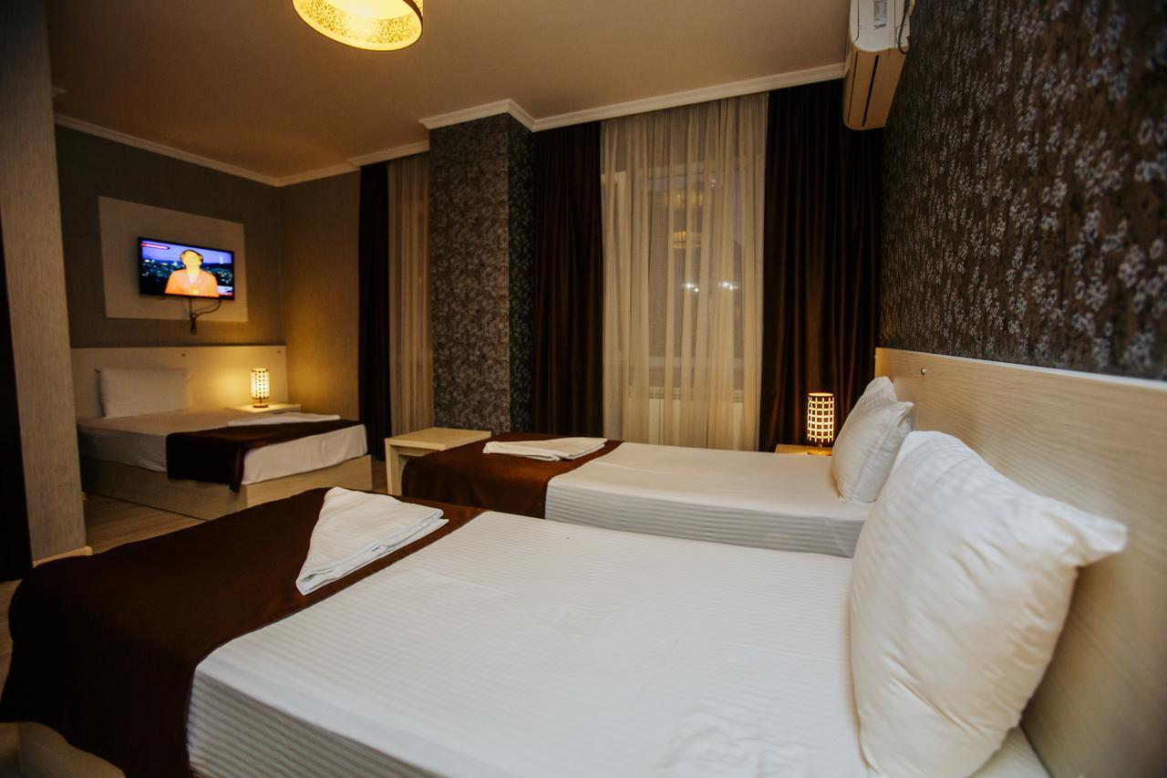 Batus Hotel Batoemi Buitenkant foto