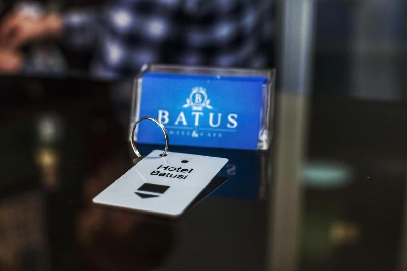 Batus Hotel Batoemi Buitenkant foto