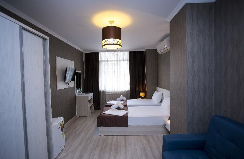 Batus Hotel Batoemi Buitenkant foto