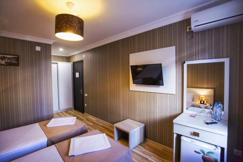Batus Hotel Batoemi Buitenkant foto