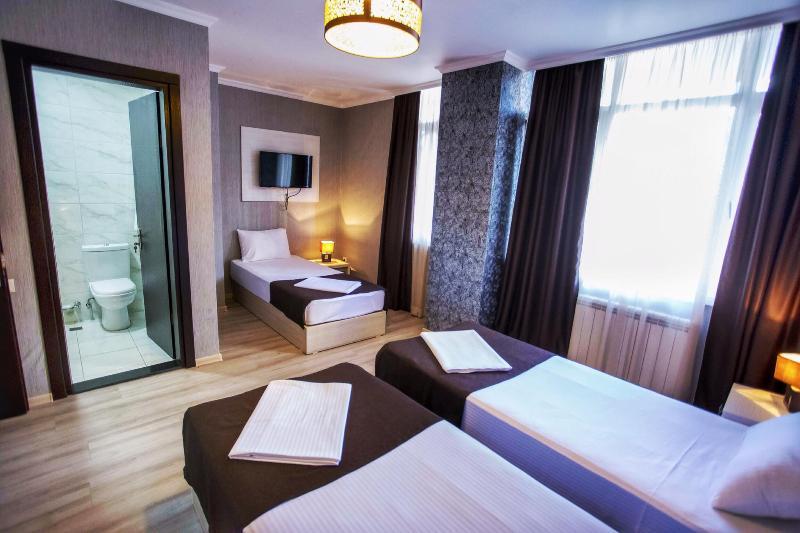 Batus Hotel Batoemi Buitenkant foto