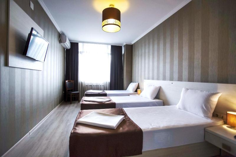 Batus Hotel Batoemi Buitenkant foto