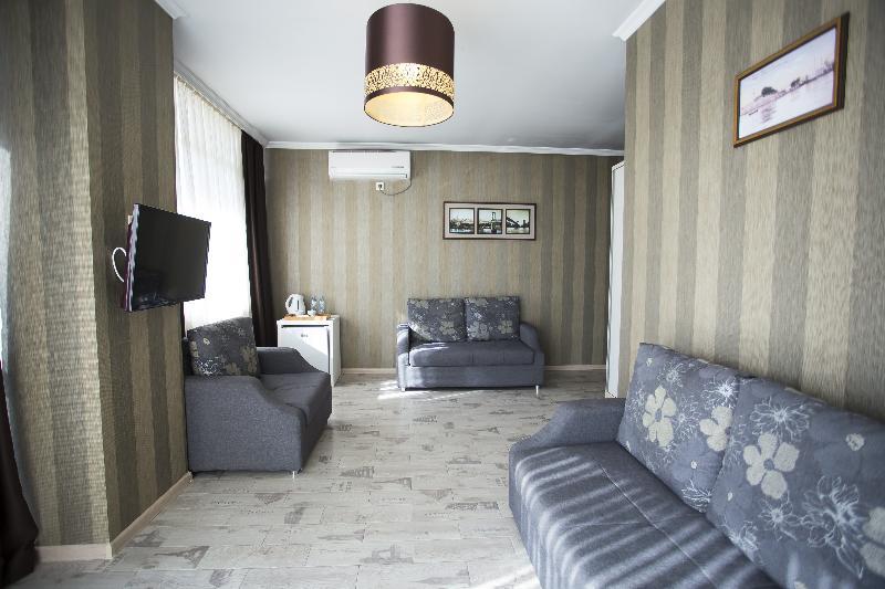 Batus Hotel Batoemi Buitenkant foto